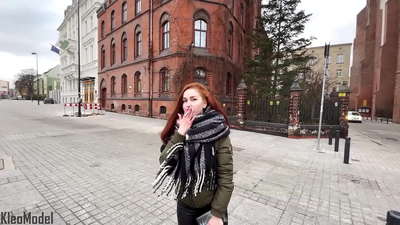 Offentligt pickup: vacker tjej blir knullad för en iPhone och får sperma i sin fitta. CleoModel